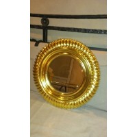 Золотое зеркало с лучами